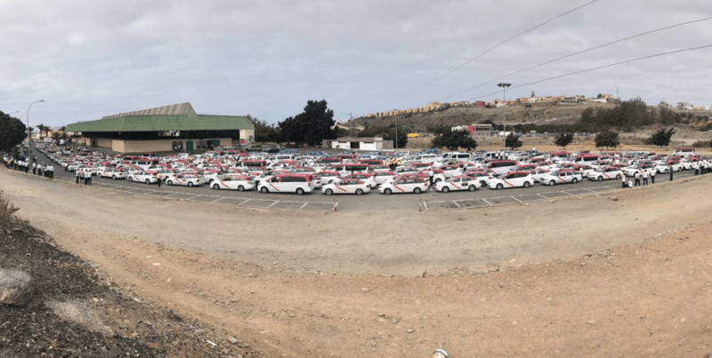 Imagen de la concentración de taxistas en el sur grananario (Foto TA)